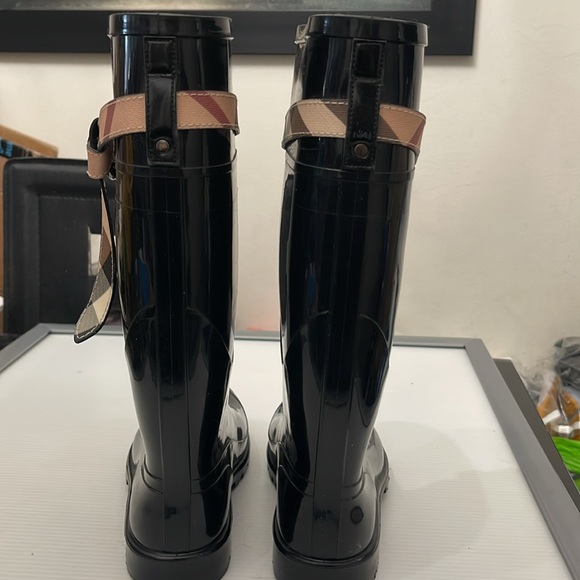 BURBERRY RUBBER PRINTED RAIN-SNOW BOOTS WOMENS SIZE 38 - Picture 3 of 16